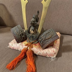 五月人形 兜飾り 金属製 コンパクト 重厚感 端午の節句 インテリアの画像