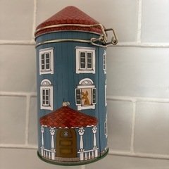 ムーミンバレーパーク　お菓子缶の画像