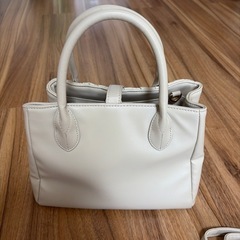 パールが付いた可愛いバッグの画像