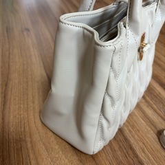 パールが付いた可愛いバッグの画像