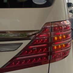 アルファード20後期　リアテールランプ
の画像