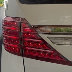 アルファード20後期　リアテールランプ
の画像