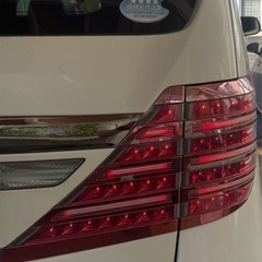 アルファード20後期　リアテールランプ
の画像
