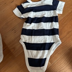 gap ベビーロンパースの画像