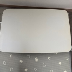 昇降テーブル　白の画像