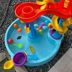 美品コストコウォーターテーブルの画像