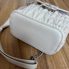 ビジュー付きショルダーバッグの画像