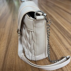 ビジュー付きショルダーバッグの画像