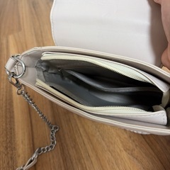 ビジュー付きショルダーバッグの画像