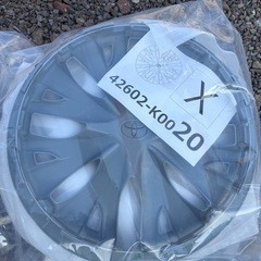 【新品】ヤリス スチールホイルとホイルキャップ4本セットの画像