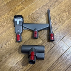 Dyson掃除機&スタンド&付属品全ての画像