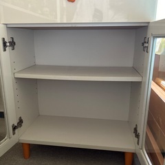 ホワイトキャビネットの画像