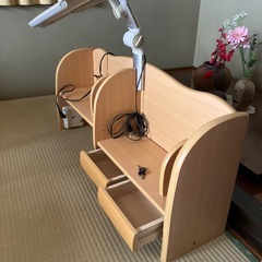 ニトリ　学習机、学習椅子のセットの画像