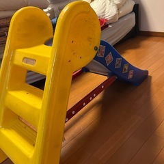 幼児用滑り台の画像