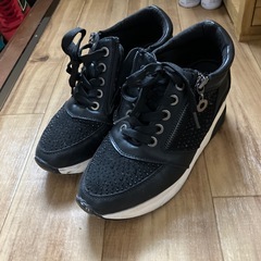 【お話し中】レディーススニーカーの画像