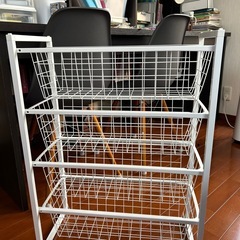 収納ラックの画像