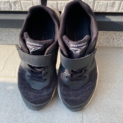 22.0cm 瞬足 黒 スニーカー の画像