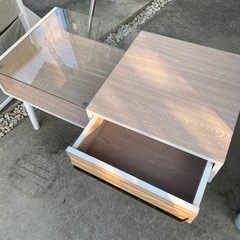 テーブル　半分ガラスの画像