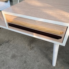 テーブル　半分ガラスの画像