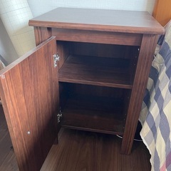 ベットサイドテーブルの画像