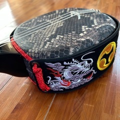 ◼️宮古島から❸ ◼️レア！新品！宮古島柄三線◼️女性◼️沖縄三線◼️初心者◼️音色動画有◼️宮古島島内配達🆗の画像