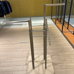 アパレル変形ラックの画像