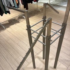 アパレル変形ラックの画像