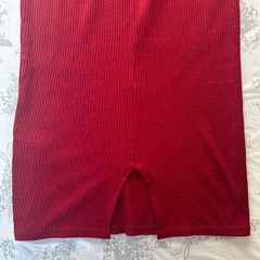 《決まりました》ボルドー タイトワンピース スリットの画像