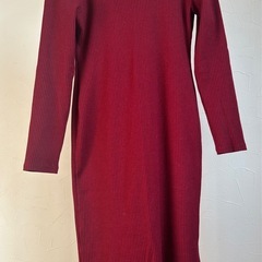 《決まりました》ボルドー タイトワンピース スリットの画像