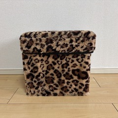 収納付きスツール
の画像