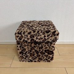 収納付きスツール
の画像