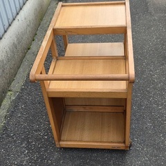 木製ワゴンの画像