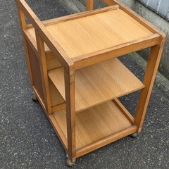 木製ワゴンの画像