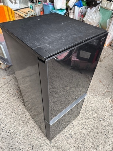 シャープ  SJ-GD14C-B 冷蔵庫 ピュアブラック [137L /2ドア /右開き/左開き付け替えタイプ] 【お届け地域限定商品】のレビュー 3 SJ-GD14C-B 冷蔵庫 ピュアブラック [137L /2ドア /右開き/左開き付け替えタイプ]