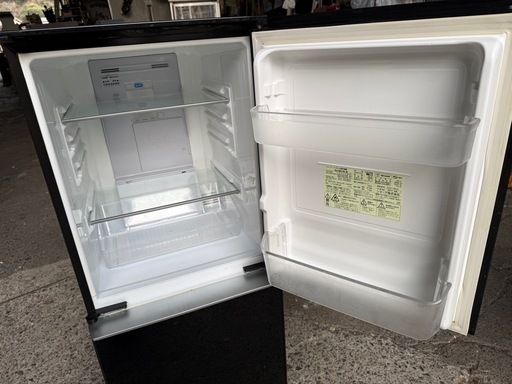 シャープ  SJ-GD14C-B 冷蔵庫 ピュアブラック [137L /2ドア /右開き/左開き付け替えタイプ] 【お届け地域限定商品】のレビュー 3 SJ-GD14C-B 冷蔵庫 ピュアブラック [137L /2ドア /右開き/左開き付け替えタイプ]