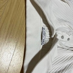 【ZARA】レディース 半袖リブニット ホワイト Mサイズ⭐︎の画像