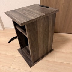 コンセント付きサイドテーブルの画像