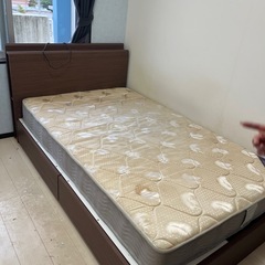4/6お取引できる方✨️お安くします！セミダブルマットレス×フレームの画像