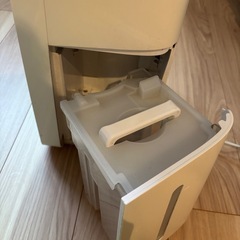 (取引中)【中古品】シャープ　除湿機の画像