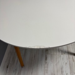 カフェテーブルの画像