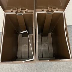 45Lペダル式ゴミ箱 2個セット（1つ不具合あり）の画像