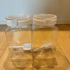 ワンプッシュで開閉できる 保存容器　大さじスプーン付きの画像