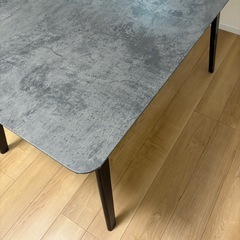 4人用ダイニングテーブルの画像