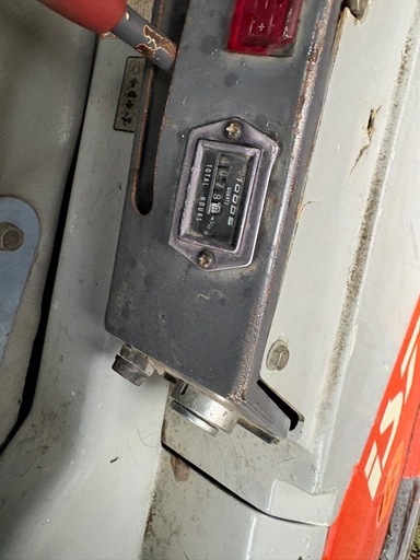 ミニ掘削機商談中
