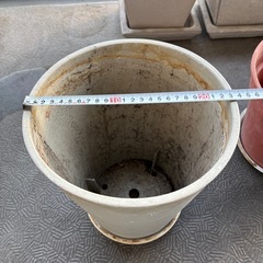【お話し中】陶器鉢植え+受け皿　4個セット＋受け皿付きプラ鉢2個セットの画像