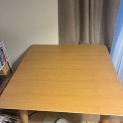 ダイニングテーブルの画像