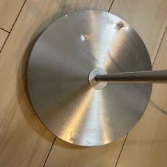 IKEAで購入した フロアランプ シルバーの画像