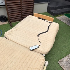 電動リクライニング折りたたみベッド キャスター付 介護ベッド動作確認済の画像