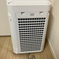美品　シャープ 空気清浄機 KC-D50-W の画像