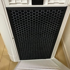 美品　シャープ 空気清浄機 KC-D50-W の画像